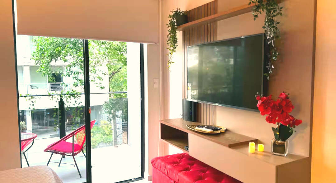 Chic Studio Steps from Mariscal